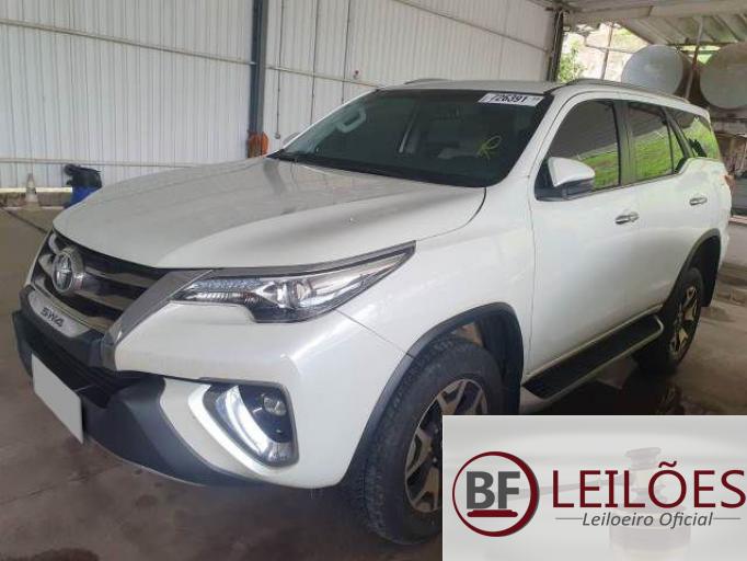 TOYOTA HILUX SW4 19/19