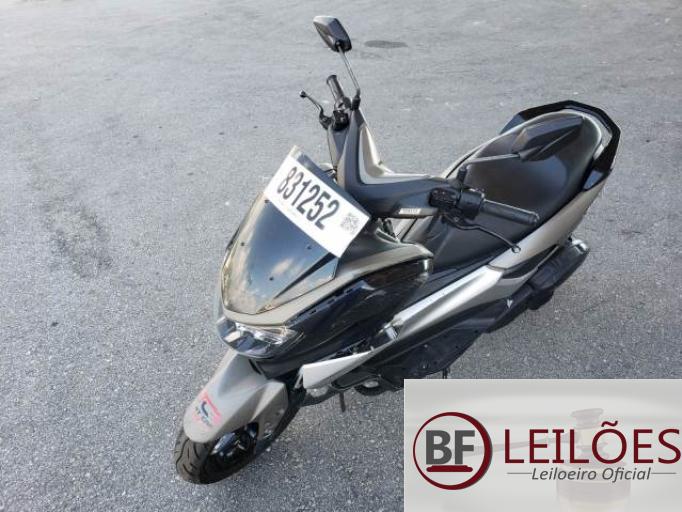 YAMAHA NMAX 18/18