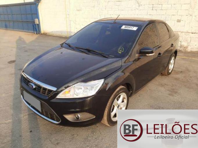 FORD FOCUS SEDAN 10/10