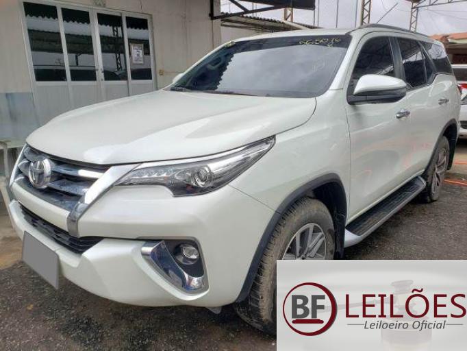 TOYOTA HILUX SW4 19/19