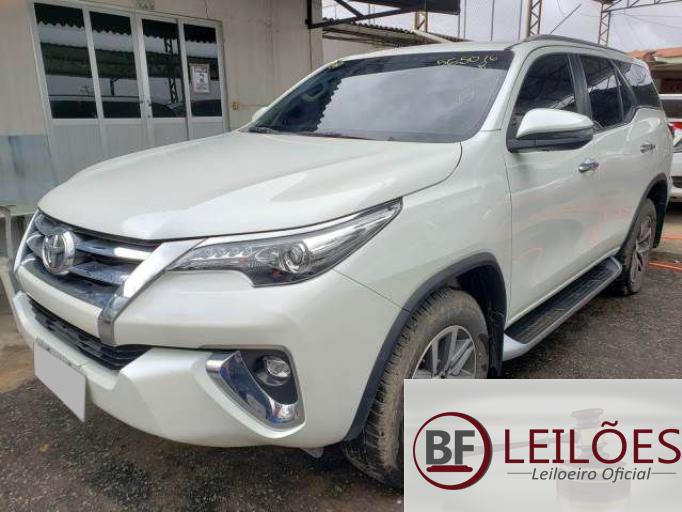 TOYOTA HILUX SW4 19/19