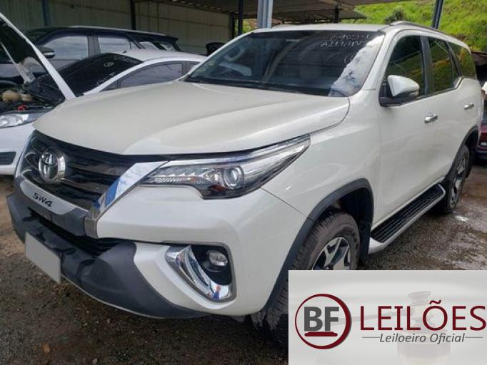 TOYOTA HILUX SW4 19/19