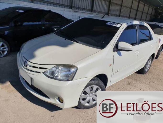 TOYOTA ETIOS SEDAN 15/15